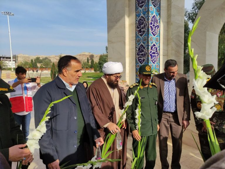 مزار شهدای قصرشیرین غباروبی و عطر افشانی شد
