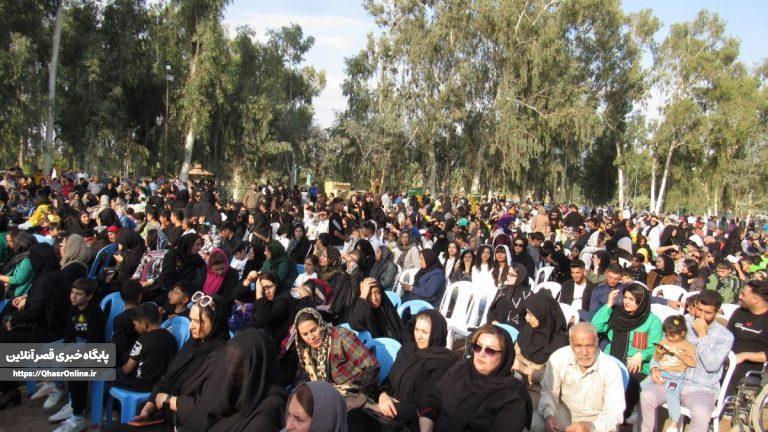 نخستین جشنواره خرما در قصرشیرین با حضور پرشور ده هزار نفری مردم در پارک فلاحت قصرشیرین برگزار شد