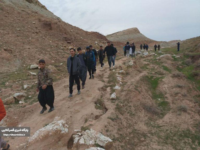 صعود بسیجیان سپاه قصرشیرین به ارتفاعات بازی دراز به مناسبت هفته مقاومت