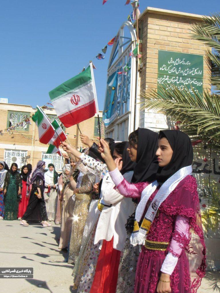 جشن «حضور تا ظهور» همزمان با دهه مبارک فجر در مدرسه دبیرستان ام البنین قصرشیرین برگزار شد